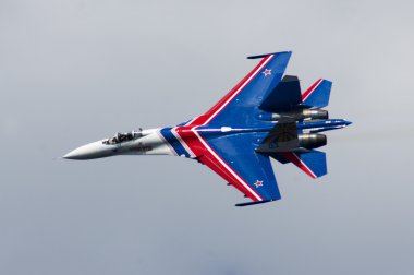 Su-27 performans akrobasi bir airshow