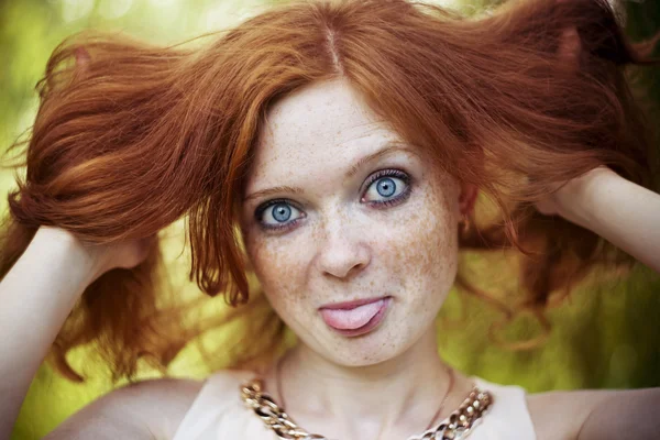 Portrait of redhead girl with blue eyes on nature — Stock Photo, Image