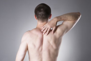 Sırt ağrısı olan adam. İnsan vücudunda ağrı