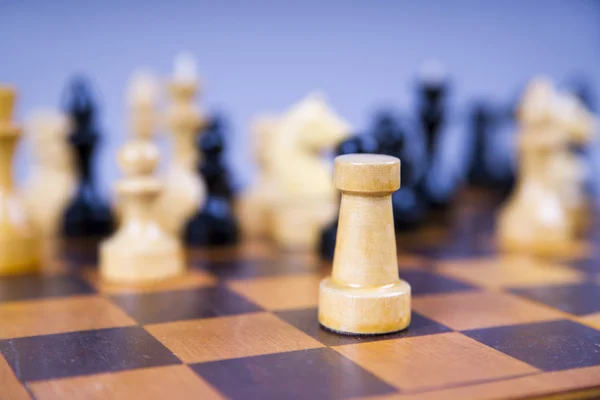 Koncepcja z szachy w zarządzie drewniane szachy — Zdjęcie stockowe