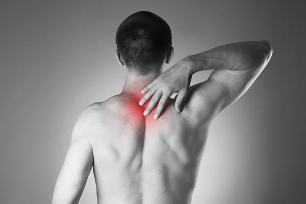 Hombre con dolor de espalda. Dolor en el cuerpo humano —  Fotos de Stock