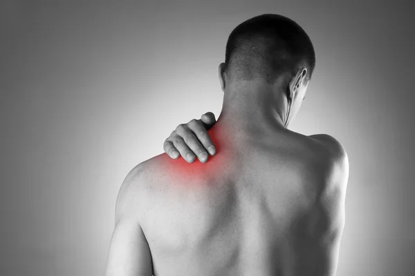 Людина з болем у плечі. Біль в організмі людини — стокове фото
