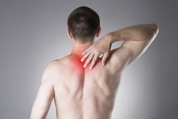 Hombre con dolor de espalda. Dolor en el cuerpo humano —  Fotos de Stock