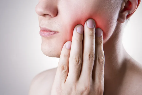 歯痛を持つ男。人間の体の痛み ロイヤリティフリーのストック画像