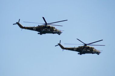 Grup mi-24 performans akrobasi bir airshow