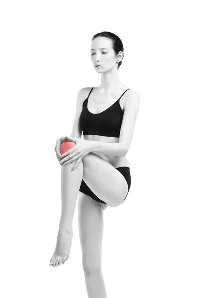膝の痛みを持つ女性。白い背景に分離された人間の体の痛み — ストック写真