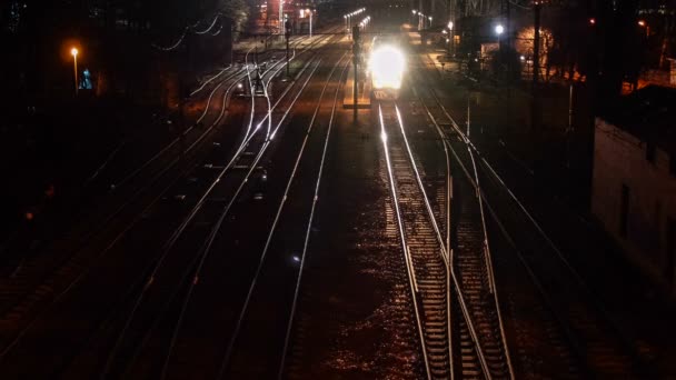 La estación de tren por la noche . — Vídeo de stock