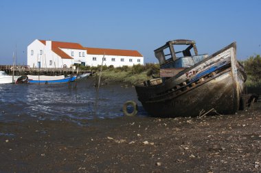 Ahşap balıkçı Trawlerin bir gelgit değirmen