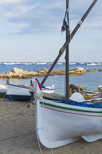 Рибальські човни Калелла de Palafrugell — стокове фото