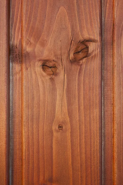 Prancha de madeira com olhos de lobo — Fotografia de Stock