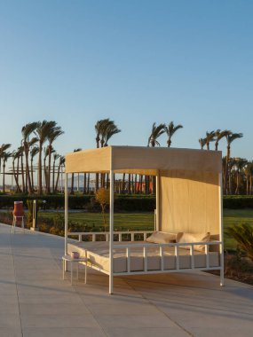 SHARM EL SHEIKH, EGYPT - 3 Haziran 2021: Mısır 'ın Sharm el Sheikh kentindeki Albatros Laguna Vista Oteli' nin güneşli havuz manzarası