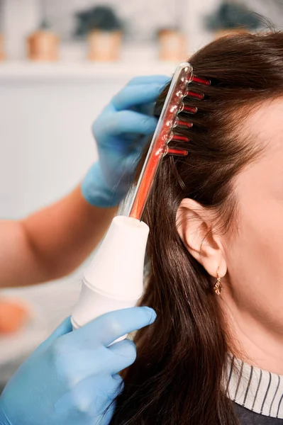 Close Doctor Trichologist Hand Sterile Gloves Brushing Female Client Hair — Stock Photo, Image