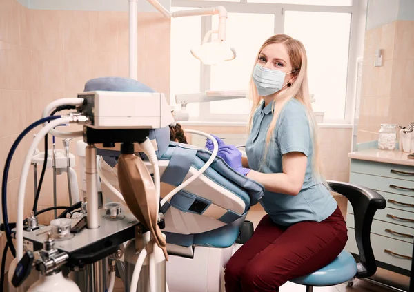 Young Female Dentist Holding Dental Instruments Sitting Patient Inhalation Sedation — Stock Photo, Image