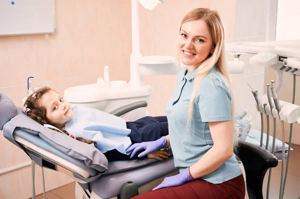 Adorable Kid Looking Camera Smiling While Lying Dental Chair Woman — Stock Photo, Image