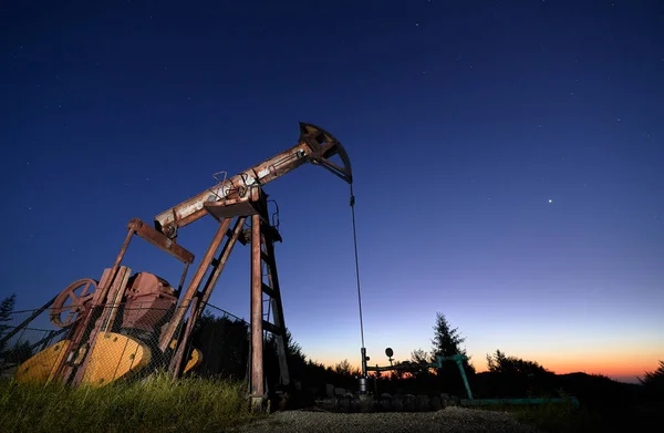 Gyönyörű Panoráma Kilátás Éjszakai Olaj Iktatott Petróleumszivattyú Jack Olajszivattyú Rocker — Stock Fotó