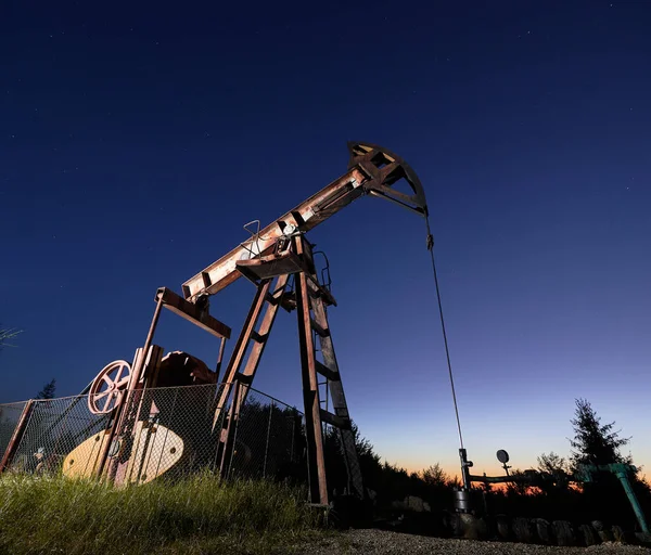 Prachtig Uitzicht Nacht Olie Ingediend Met Petroleum Pomp Jack Oliepomp — Stockfoto