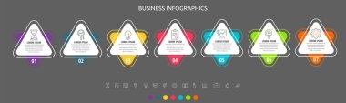 7 basamaklı modern ve basit düz vektör üçgen bilgisi. Diyagram, grafik, ağ, iş akışı düzeni, sunumlar, akış şeması, bilgi grafiği, içerik, seviye, grafik, işlem diyagramı için zaman çizelgesi