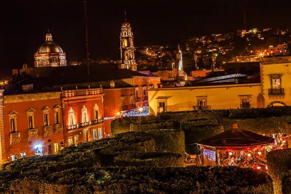 Jardin 广场夜星教堂圣米格尔-德阿连德墨西哥 — 图库照片