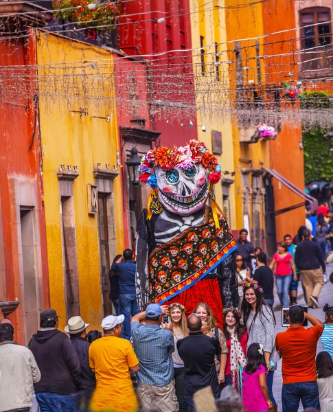 Mascotte de Marionnette à pied Touristes San Miguel de Allende Mexique — Photo