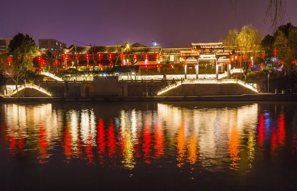 Chinese Gate Grand Canal Buildings NIght Reflection Hangzhou Zhejiang Cina — Foto Stock