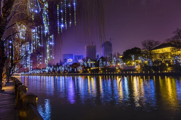 Grand Canal Buildings NIght Reflection Hangzhou Zhejiang Cina — Foto Stock