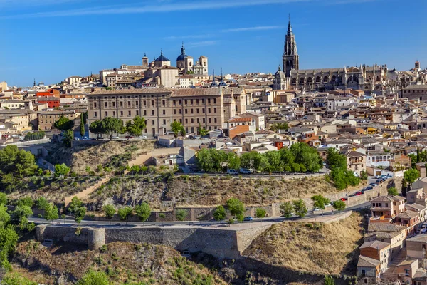 Katedrála Chhurches středověké město Toledo Španělsko — Stock fotografie