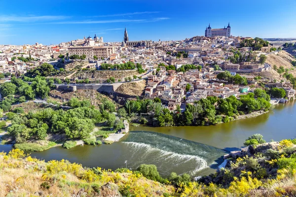 Alcazar fästning medeltida staden Tagusfloden Toledo Spanien — Stockfoto