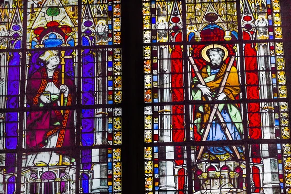 Biskop Saint målat glas Saint Severin Kyrka Paris Frankrike — Stockfoto