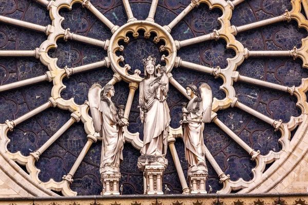 Mary Angels fachada Rose Window Catedral de Notre Dame Paris França — Fotografia de Stock