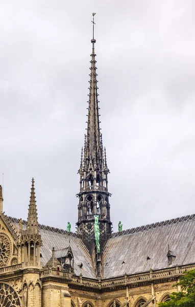 Black Spire Tower Overcast Catedral de Notre Dame París Francia — Foto de Stock