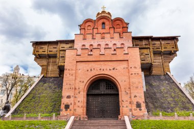 Laches Gate Saint Michael Berehynia heykeller Kiev Ukrayna