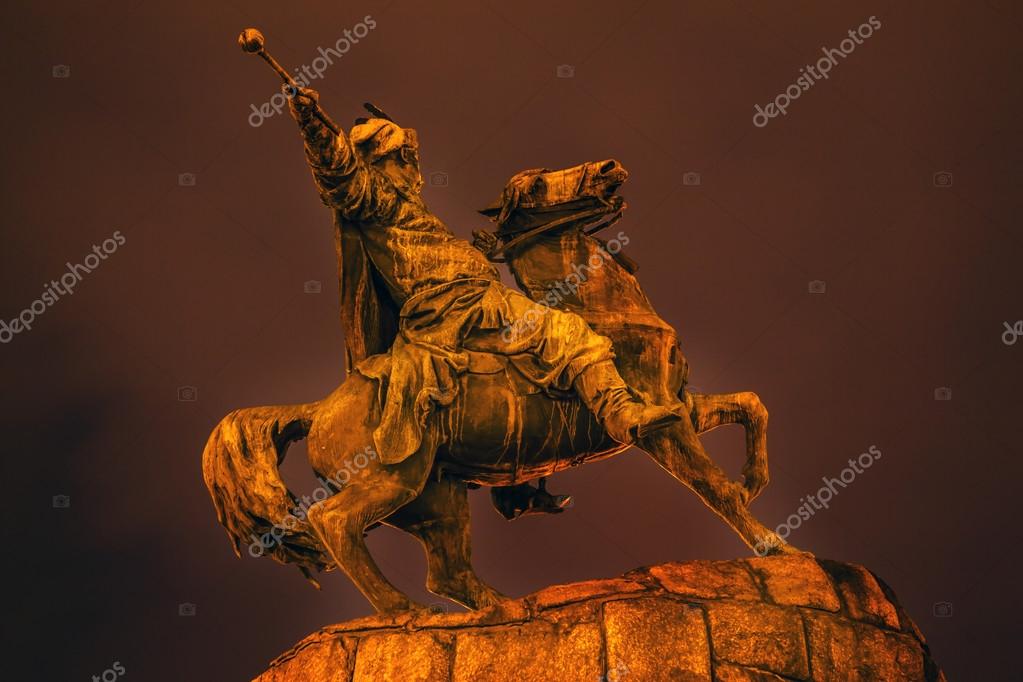 Bogdan Khmelnitsky Statue Night Sofiyskaya Square Kiev Ukraine — Stock