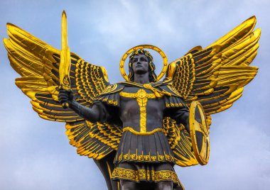 Laches Gate Saint Michael heykel Maidan Meydanı Kiev Ukrayna