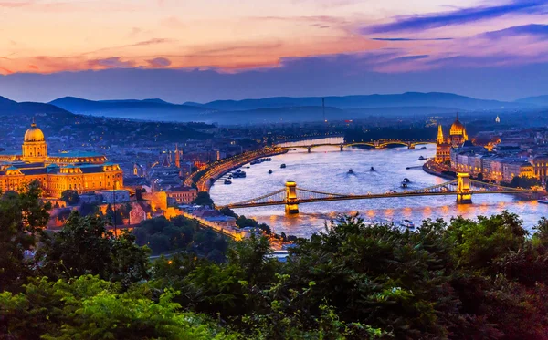 Buda Palace Parlament łańcuch most Budapeszt Węgry — Zdjęcie stockowe