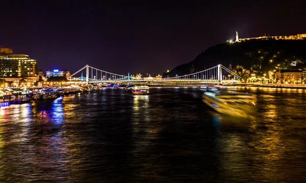 Łańcuch most Dunaj rzeka Saint Stephens Katedra Budapeszt Węgry — Zdjęcie stockowe