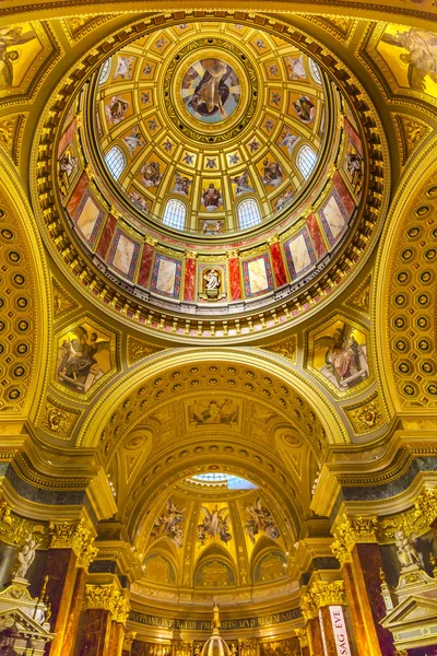 Dómy bazilika Svatá Stephens katedrála Budapešť — Stock fotografie