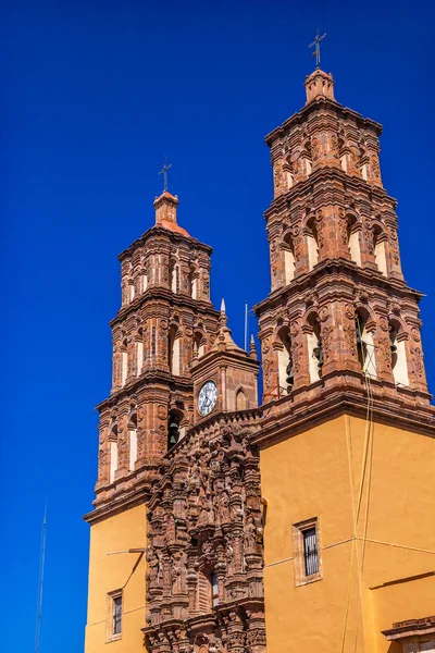 Catedral de la Parroquia de Navidad Spires Campanas Dolores Hidalal — Foto de Stock