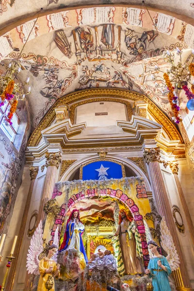 Creche Kerst decoraties fresco's basilieken heiligdom van Jes — Stockfoto