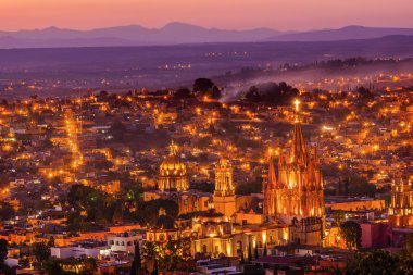 San Miguel de Allende Meksika Miramar Overlook günbatımı Parroquia