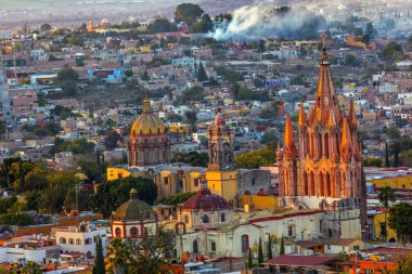 San Miguel de Allende Meksika Miramar göz ardı akşam Parroquia