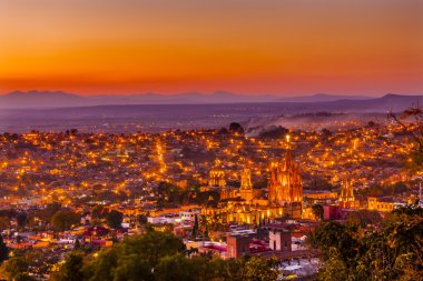 San Miguel de Allende Meksika Miramar Overlook günbatımı Parroquia