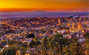 San Miguel de Allende Meksika Miramar göz ardı akşam Parroquia