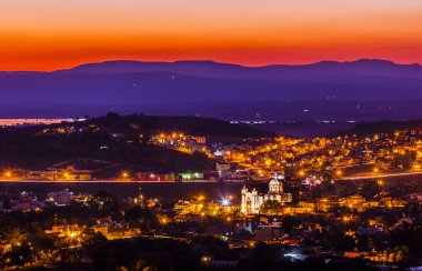 Beyaz kilise San Miguel de Allende Meksika Miramar Overlook Mount