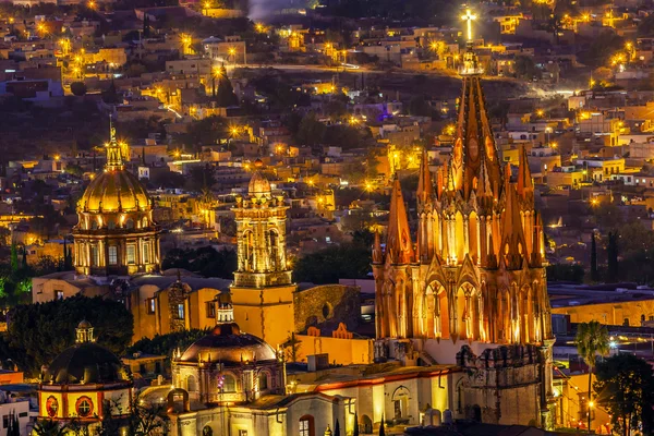 San Miguel de Allende Meksika Miramar Overlook gece Parroquia