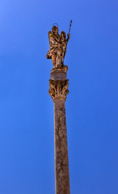 Zafer 0f Archaangel San Raphael Statue sütun Cordoba İspanya