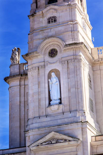 Glockenturm Maria Statue Basilika der Rosenkranzdame fatima portugal — Stockfoto