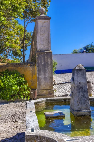Fontaine de l'aqueduc d'Usseira antique Obidos Portugal — Photo