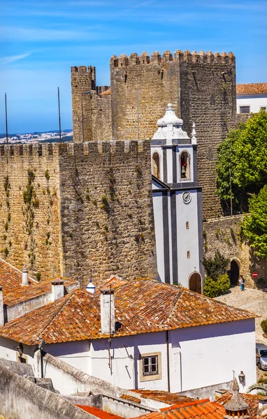 Sao Pedro kyrka Orange tak slottet väggar Óbidos Portugal — Stockfoto