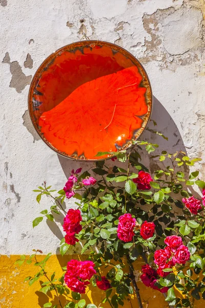 White Yellow Wall Orange Bowl Street Mediieval City Obidos Portugal — Stok fotoğraf