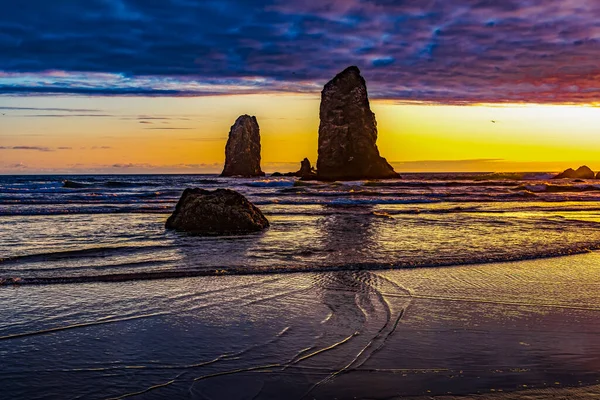 Coucher Soleil Coloré Sea Stacks Canon Beach Clatsap County Oregon — Photo